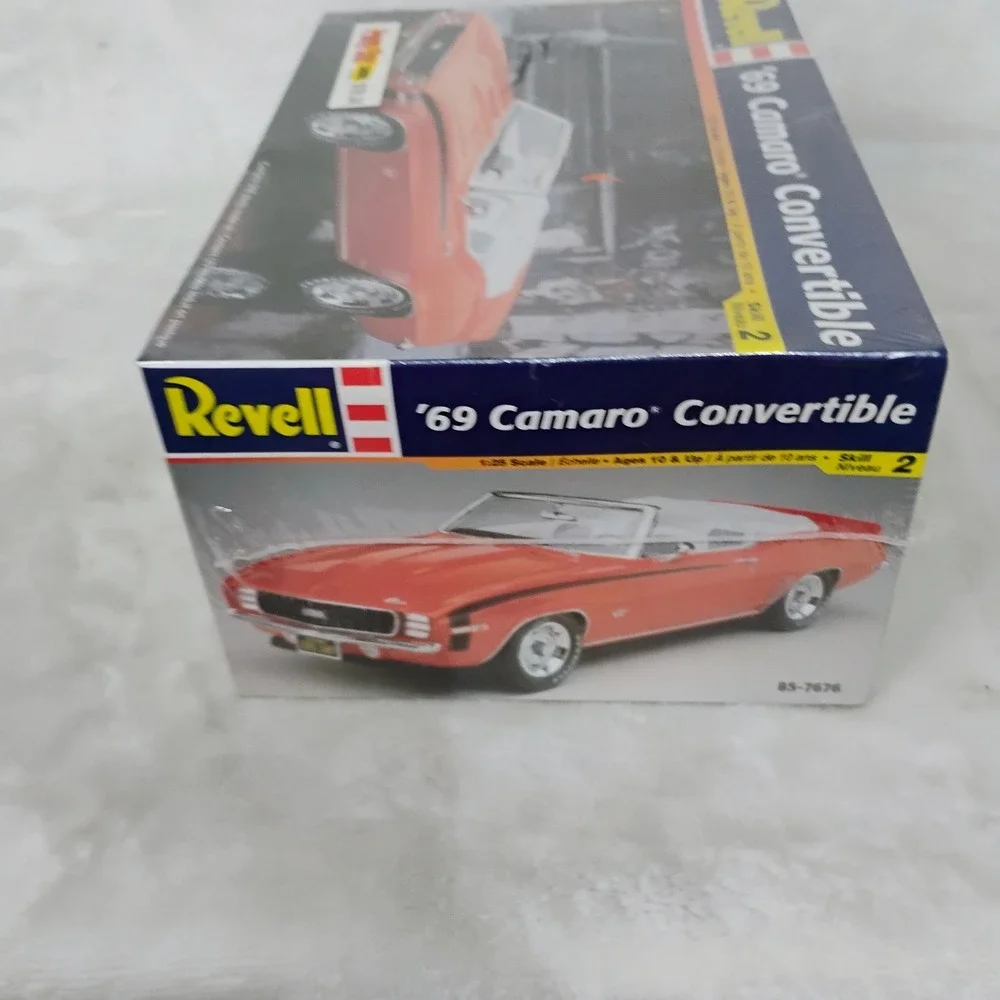 Revell 69 Camaro Convertible 1:25 Scale Model Kit Pony Car Series 85-7676 NEW